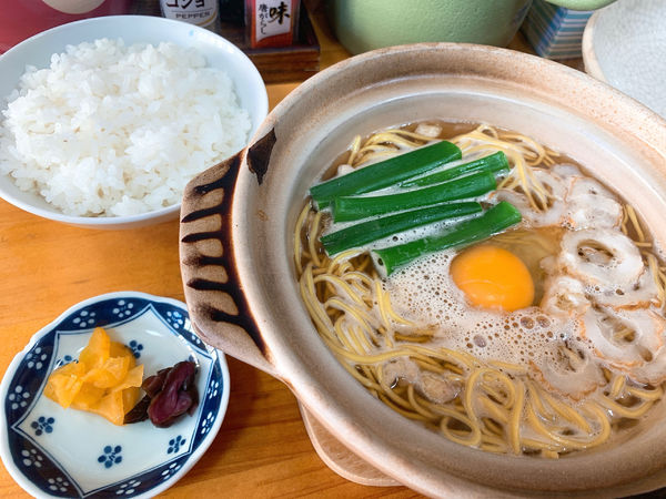 「鍋焼きラーメン並＋ご飯ミニ」@鍋焼きラーメン千秋の写真