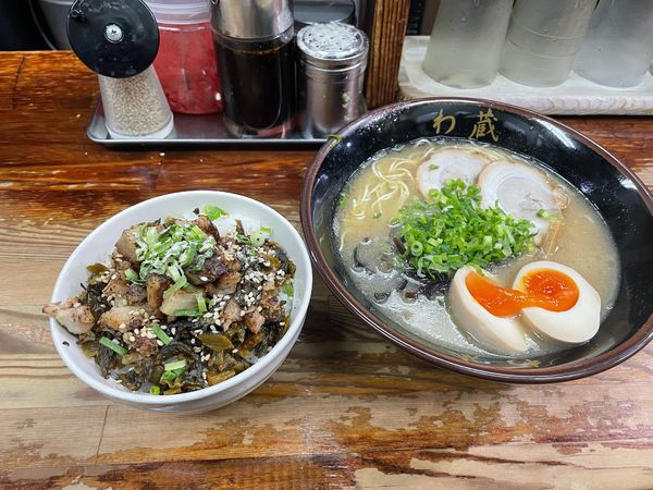 「ラーメン　高菜肉丼」@博多とんこつラーメン わ蔵 歌舞伎町店の写真