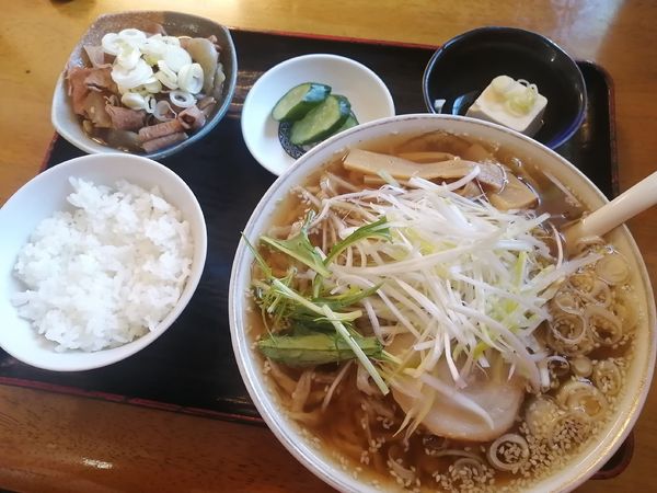 「深谷ねぎラーメン¥850＋半もつ煮・半ライスセット¥300」@畔鐘の写真