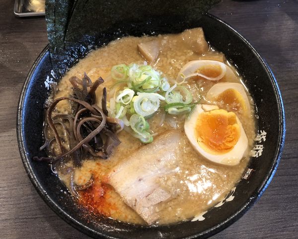 「背脂味噌らーめん（味玉TP）」@背脂らーめん宮本の写真