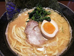 「醤油豚骨らーめん(かため)(710)」@横浜らーめん 源泉の写真