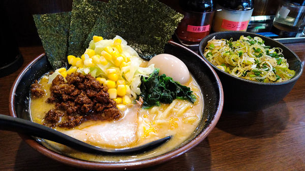 「限定/味噌とき卵ラーメン+中盛り+味玉+ネギめし」@ラーメン 大山家 昭島店の写真