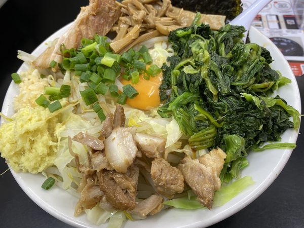 「ぎ郎汁なし＋ほうれん草＋メンマ＋のり」@らーめん ぎょうてん屋 町田店の写真