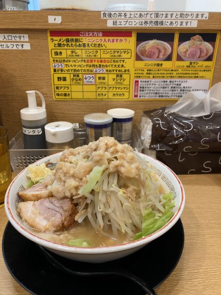 「小ラーメン　ニンニク野菜アブラマシマシ」@豚山 南船場店の写真