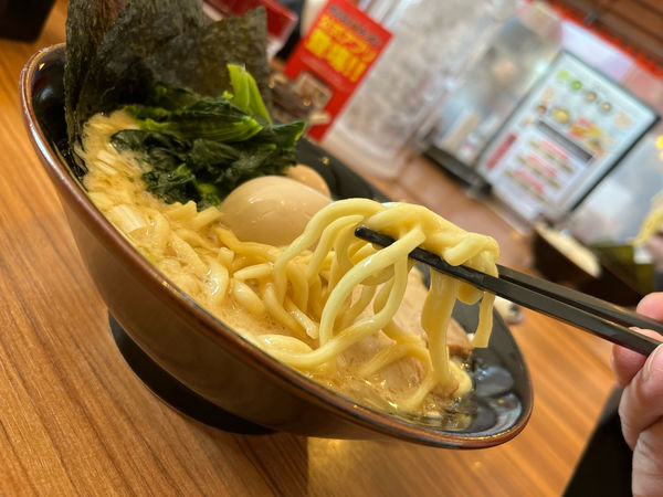 「超オススメ！　味玉ラーメン　900円」@横浜家系ラーメン 横浜道 野田蕃昌店の写真