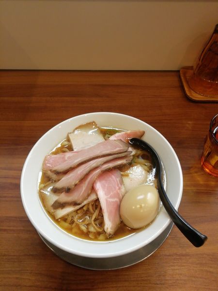 「醤油らーめん全部のせ大盛」@純手打ち だるまの写真