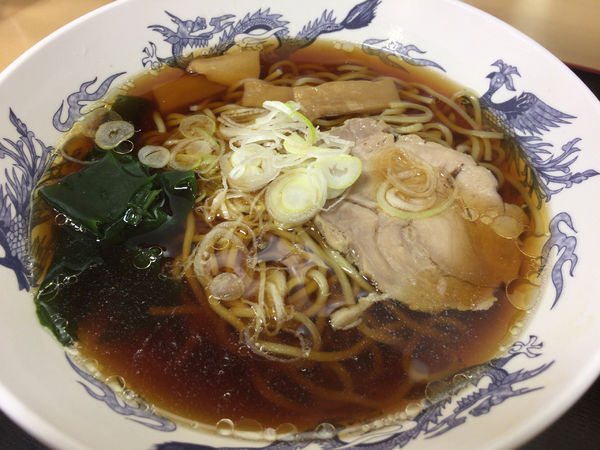 「醤油ラーメン」@梅もと ヤエチカ店の写真