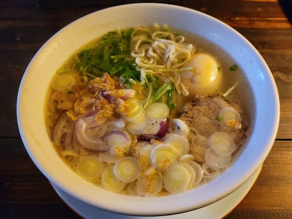 「味玉鳥塩 ラーメン 880円 ※限定」@ナチュラルセンス いのせの写真
