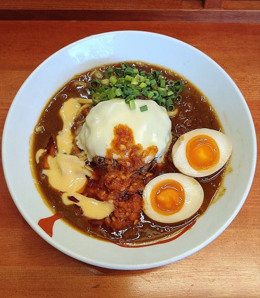 「(限定) 水曜日の笑びす 900円＋味玉サービス」@らーめん・油そば 笑びすの写真