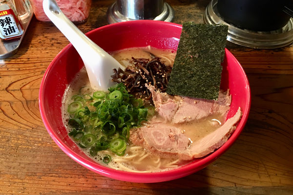 「ラーメン650円＋替玉 150円」@元祖長浜 大学ラーメンの写真