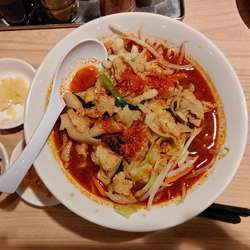 赤からもつ豚骨ラーメン