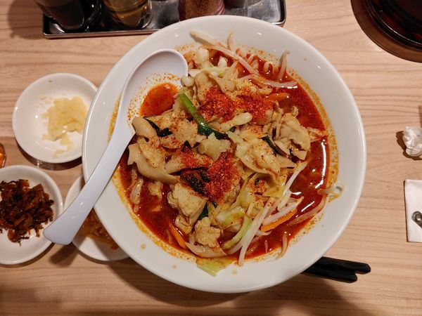 「赤からもつ豚骨ラーメン」@博多一風堂 名古屋驛麺通り店の写真