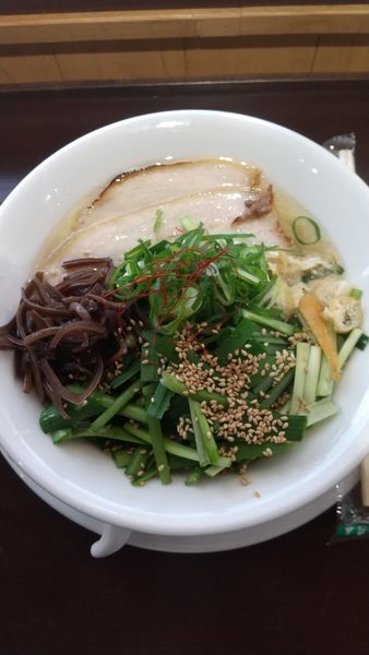 「クリア塩ラーメン大盛・ニラトッピング」@塩らーめんばんやの写真