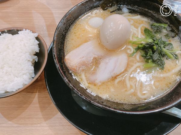 「味玉豚骨醤油ラーメン」@町田商店 田端店の写真