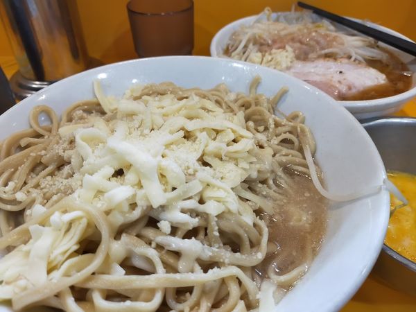 「熱盛チーズつけ麺・大・たまねぎ卵（脂・にんにく）」@ラーメン二郎 八王子野猿街道店2の写真