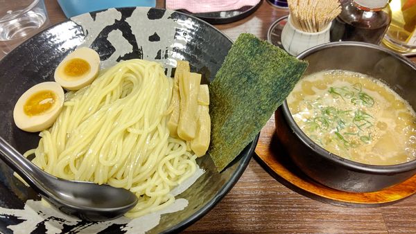 「鶏とん（大盛）+味玉」@温泉つけ麺 維新 熱海本店の写真