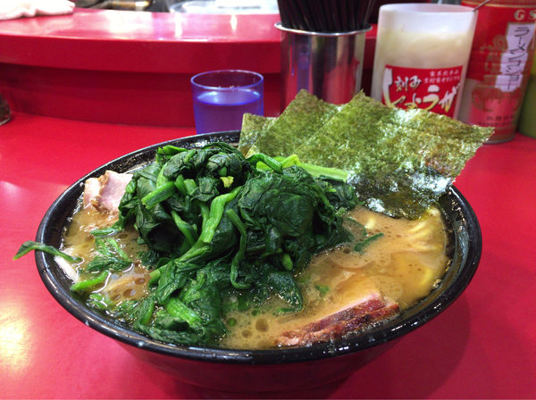 「ラーメン＋チャーシュー＋ほうれん草」@家系総本山 ラーメン吉村家の写真
