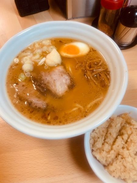 「しょうゆらーめん 780円　太麺 30円　ニンニク 80円」@麺処 帯笑の写真