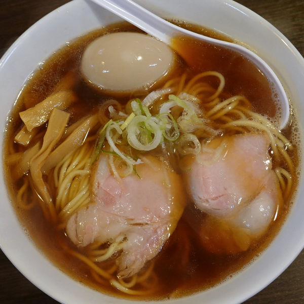 「煮干し醤油（全部普通）500円 + 味付け玉子 50円」@ラーメン木曜日の写真