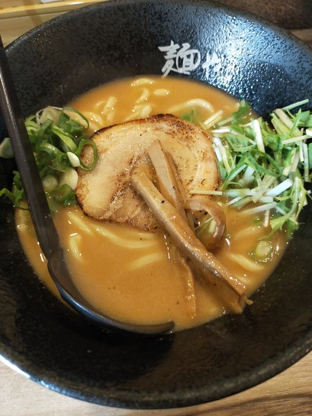 「豚骨と鰹らーめん」@麺や ふくわらいの写真