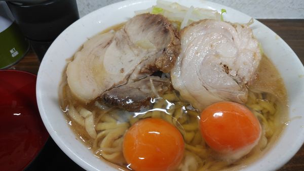 「ラーメン（豚２枚入、麺300g）ヤサイ少なめ」@ラーメン武丸の写真