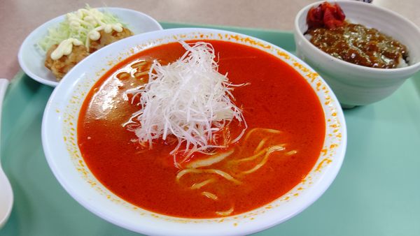 「担々麺＋半カレー＋唐揚げのセット」@京浜ショッピングの写真