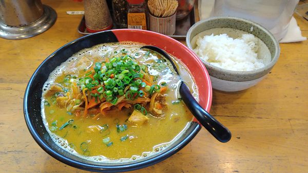 「【数量限定】鶏白湯スパイシーカレー麺 Ver.3+コロチャー」@麺場 鶏源 TORIGEN 黄金町店の写真