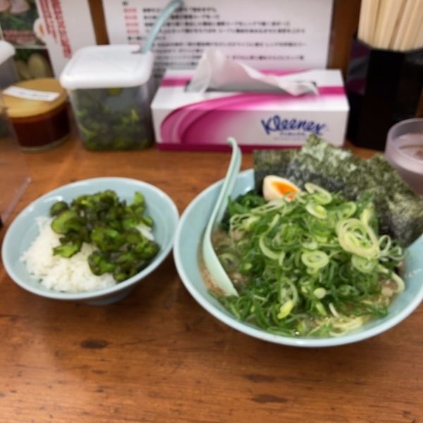 「ミニ装備並＋背脂（限定）＋ネギ」@横浜ラーメン 武蔵家 成増店の写真