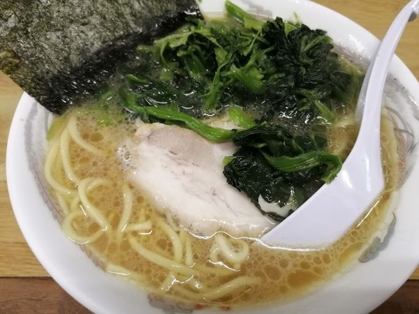 「ラーメン(並)(かため)(700)+ほうれん草(100)」@たかさご家 本店の写真