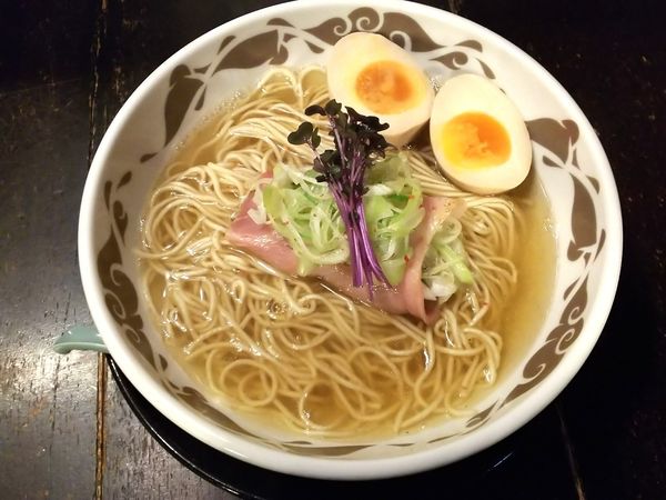 「アゴと葱。アゴは優しかった...＋味玉　900＋100円」@煮干結社 弘前店の写真
