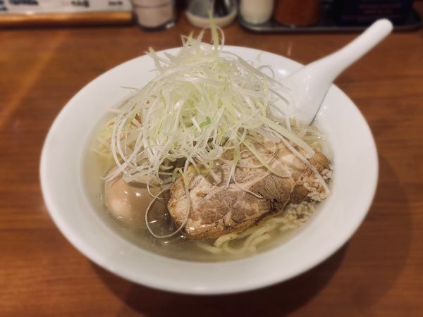 「塩背脂（￥770）＋味玉（￥100）」@中華そば 七麺鳥の写真