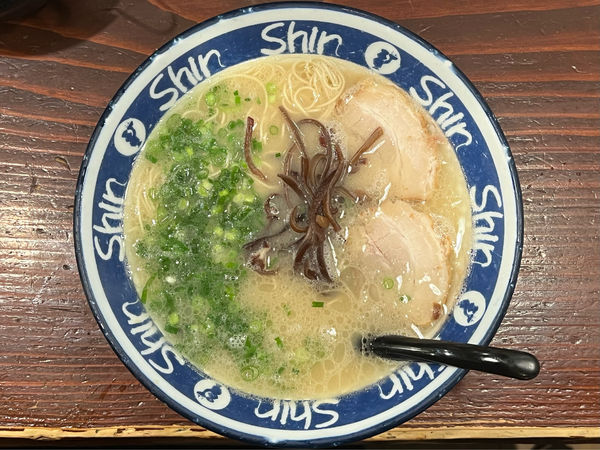 「博多shinshinらーめん」@博多ラーメン ShinShin 博多デイトス店の写真