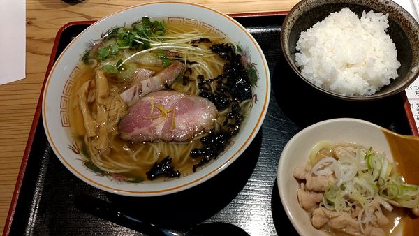 「アラ炊き志那そば(白醤油)Bセット」@幸屋きよまる 総本店の写真