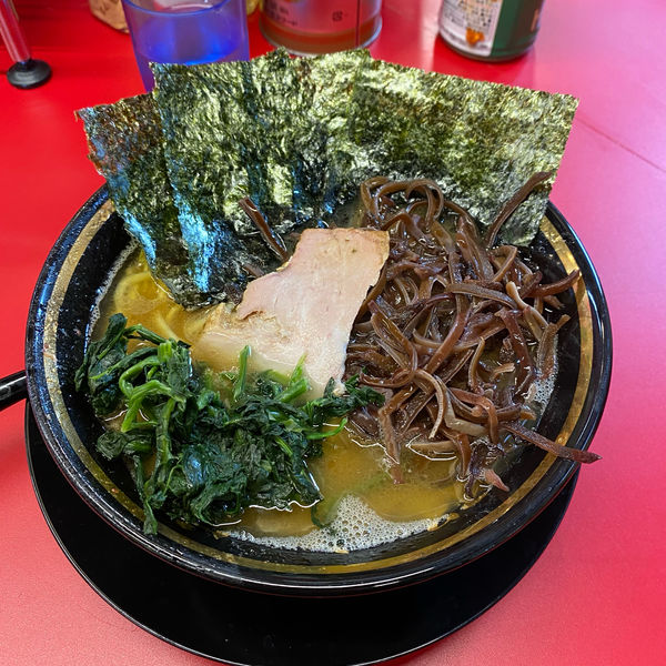 「ラーメン　キクラゲ」@家系ラーメン王道家直伝 との丸家 松飛台店の写真