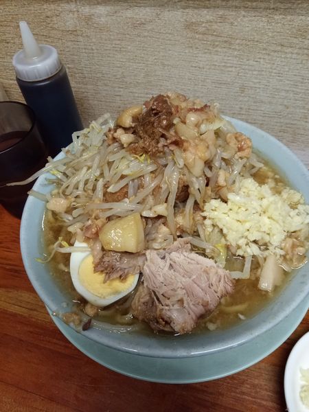 「富士丸ラーメン少なめ生卵980円」@ラーメン富士丸 西新井大師店の写真