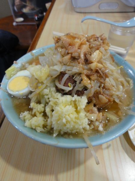 「富士丸ラーメン少なめ980円白100円」@ラーメン富士丸 明治通り都電梶原店の写真
