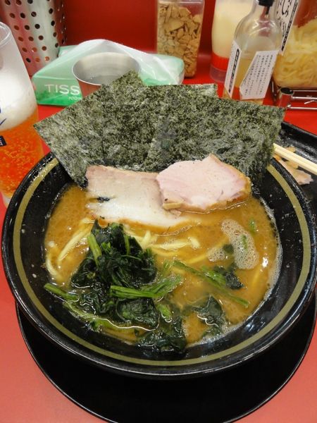 「ラーメン700円金麦200円」@IEKEI_TOKYO 王道家直系の写真