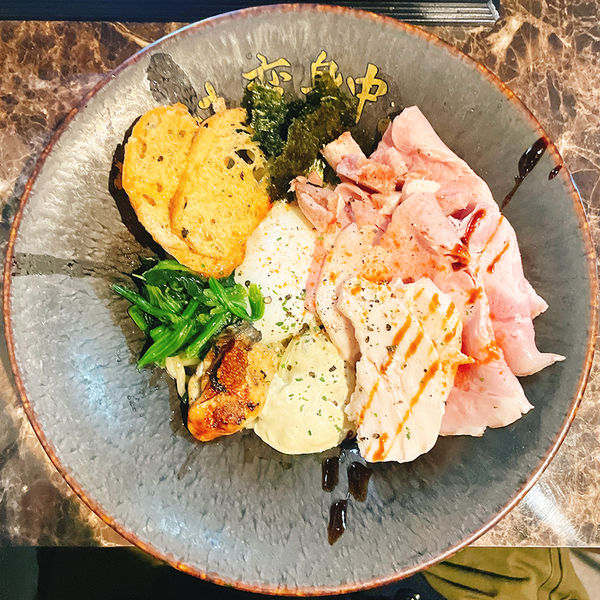 「汁なし牡蠣ラーメン 普通盛り＋チャーシュー」@ただいま、変身中。の写真