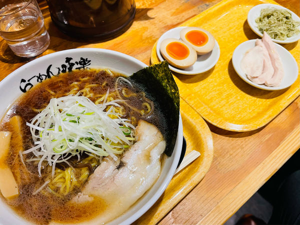 「焼き醤油ラーメン+とろろ昆布+チャーシュー+味玉」@利尻らーめん 味楽 新横浜ラーメン博物館店の写真
