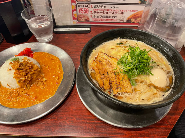 「味玉豚骨みそラーメン + ミニカレー」@豚骨ラーメン じゃぐら 高円寺店の写真