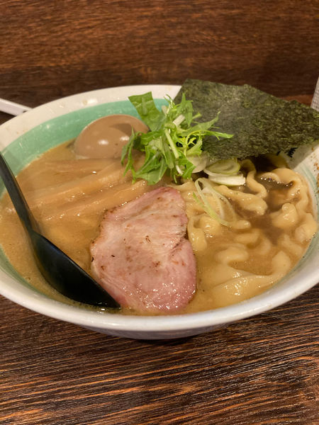 「らぁめん　限定極太ちぢれ麺」@自家製麺 麺屋 利八の写真
