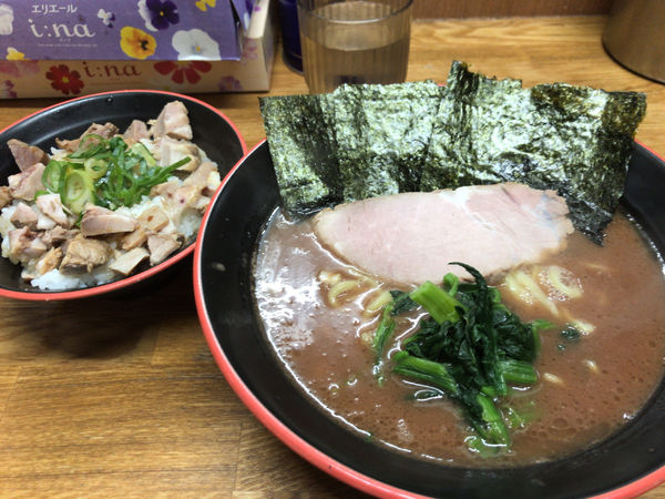「ラーメン(普普普)+夜限定 750円」@麺家 紫極の写真