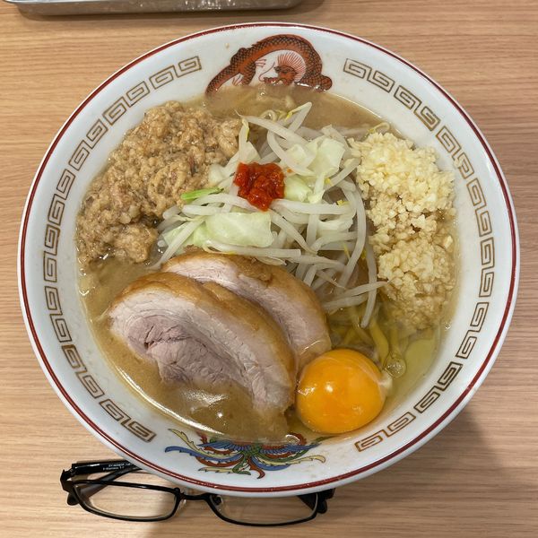 「ミニラーメン＋生玉子＋肉かす脂＋アレ」@豚山 神保町店の写真