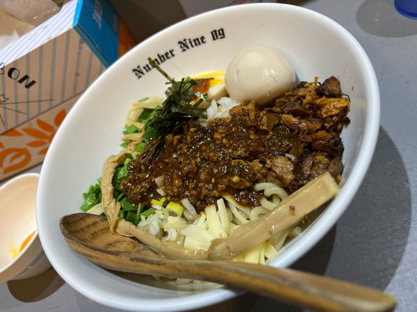 「汁なしブラック」@麺Dining Number Nine 09の写真