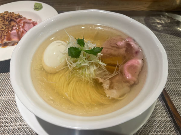 「塩そばと肉丼」@成城青果の写真