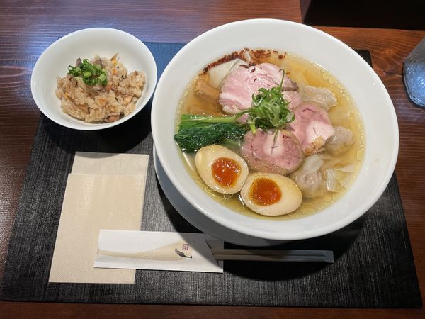 「しおちゃーしゅーわんたん¥1350＋くんたま¥100＋地鶏と」@らーめん 鉢ノ葦葉の写真