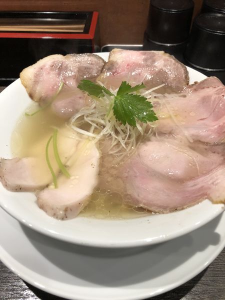 「鶏だし塩チャーシュー」@らーめん四恩 堀江店の写真