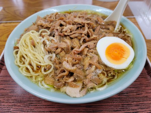 「ラーメン 650円+とり皮 100円×2」@さくらい食堂の写真