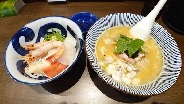 「濃厚真鯛そば 900円 + 海鮮丼 500円」@寿製麺よしかわ 坂戸店の写真