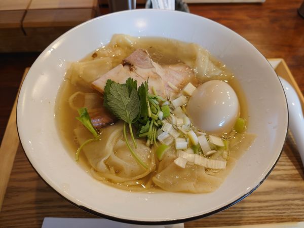 「大海老ワンタンそば（塩）900円＋味玉100円  12月17」@麺匠 清兵衛 下赤坂店の写真